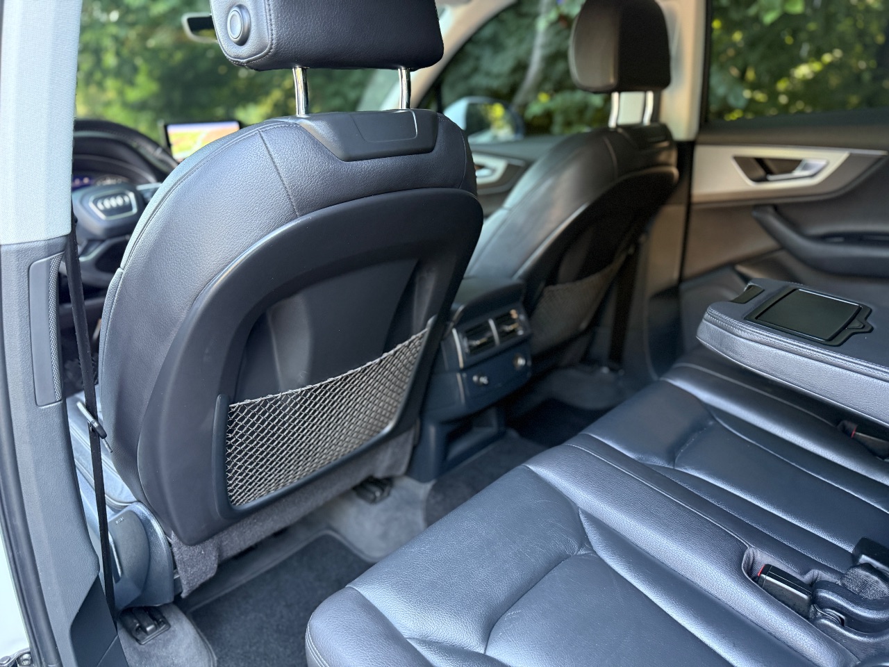 Audi Q7 - фото 30