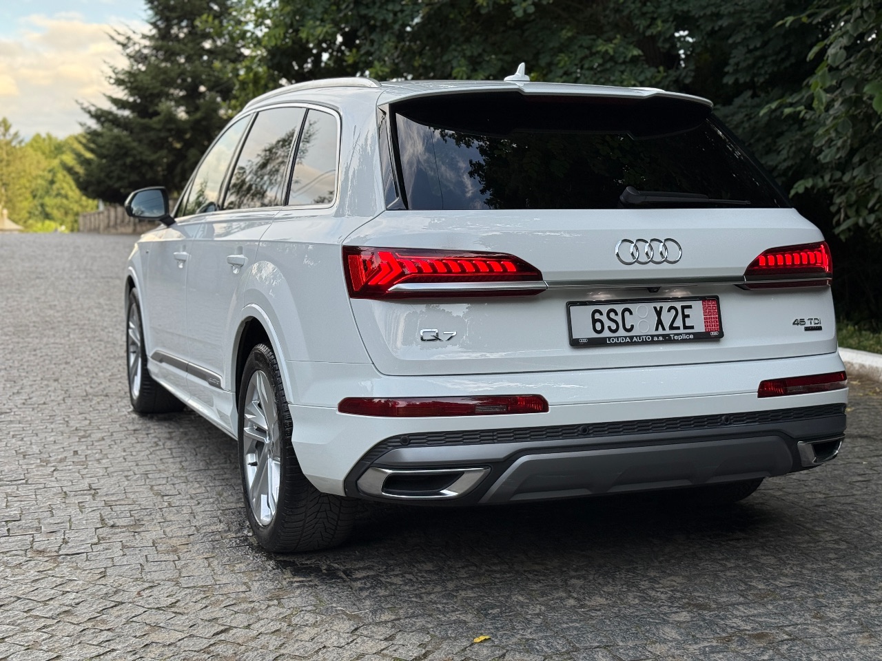 Audi Q7 - фото 12