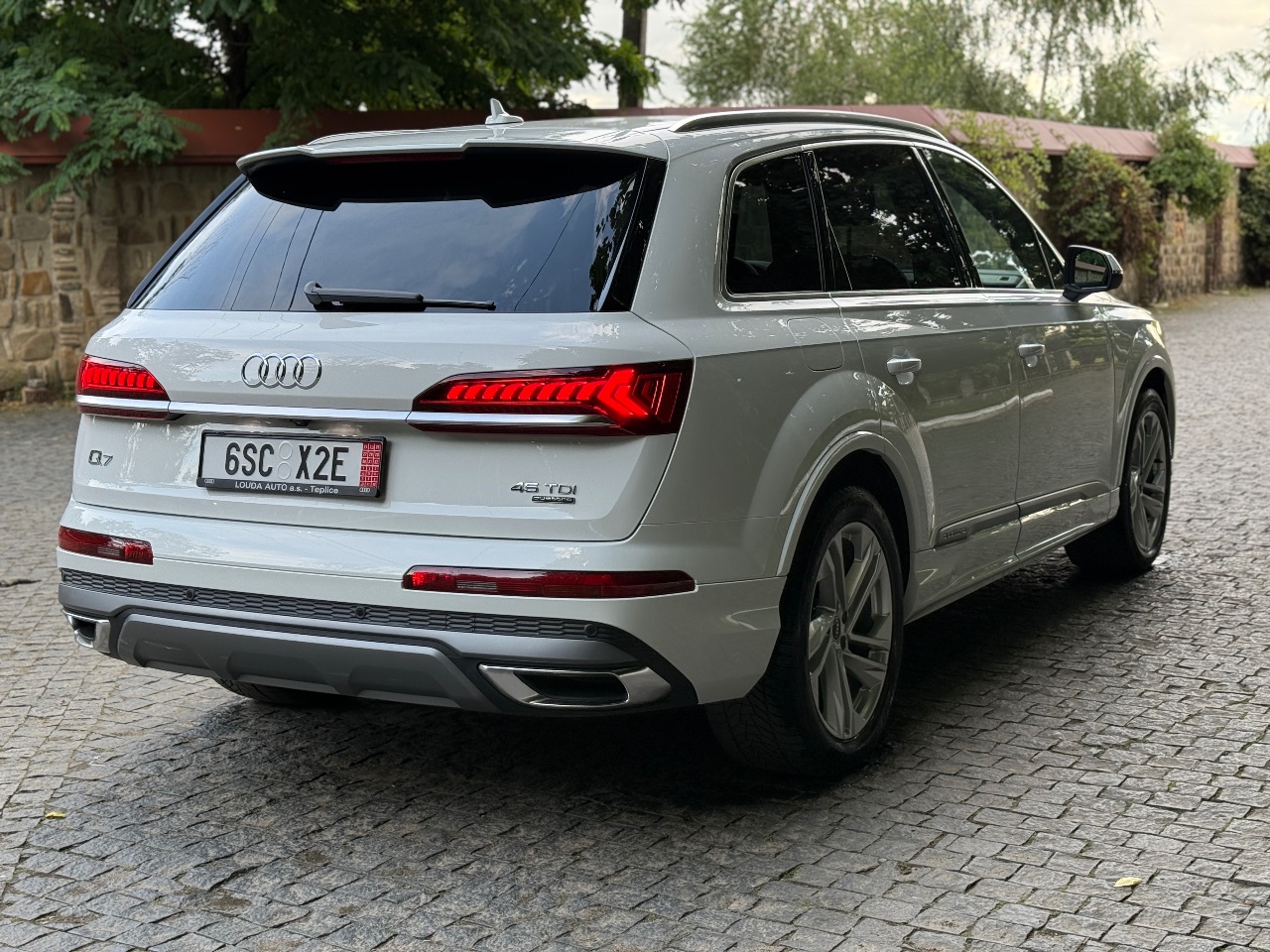 Audi Q7 - фото 8