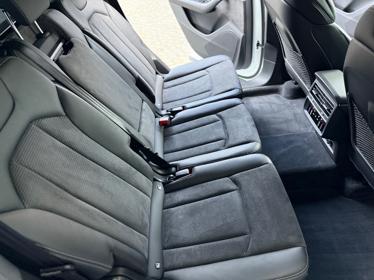 Audi Q7 - фото 34