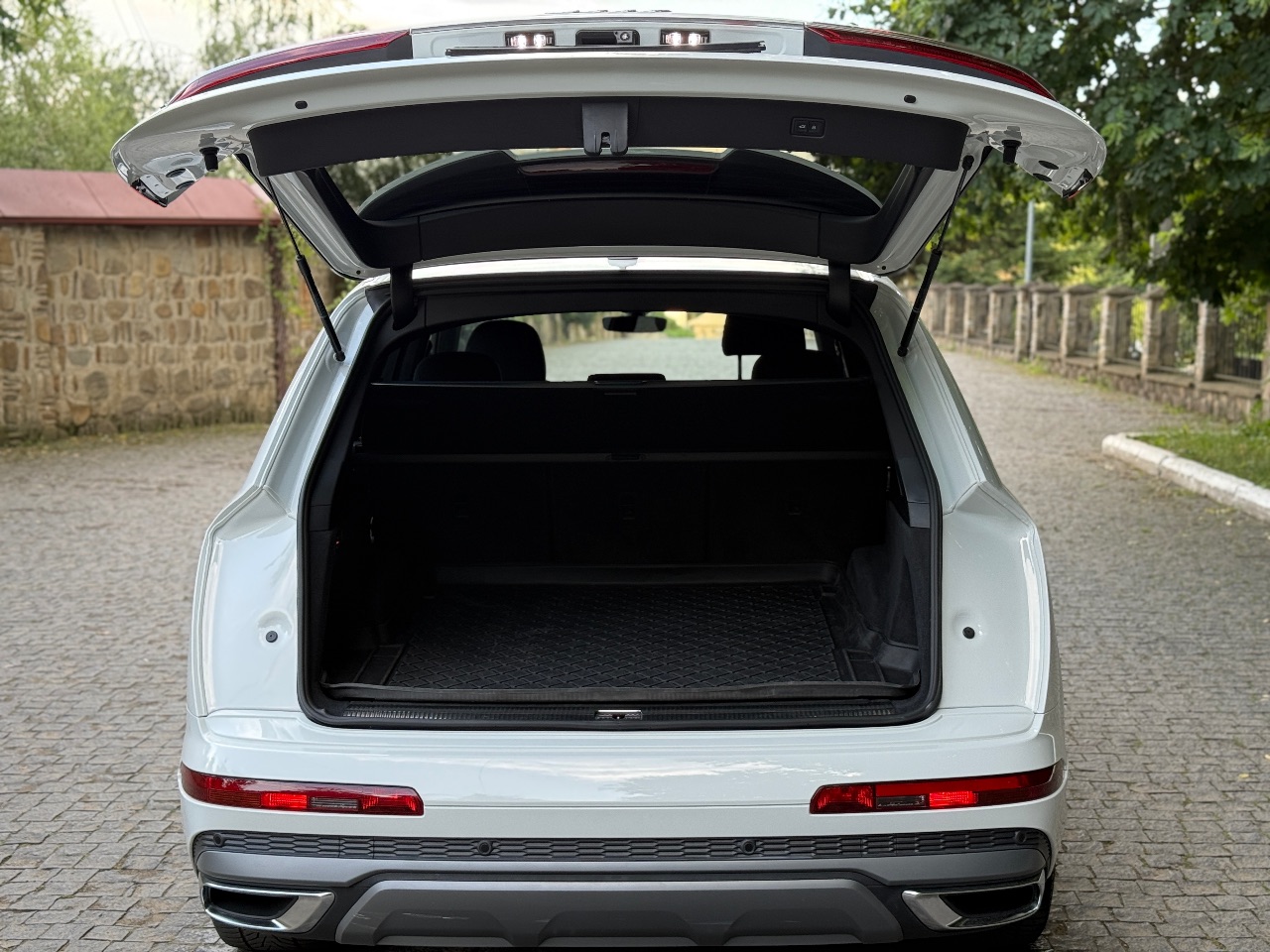 Audi Q7 - фото 42