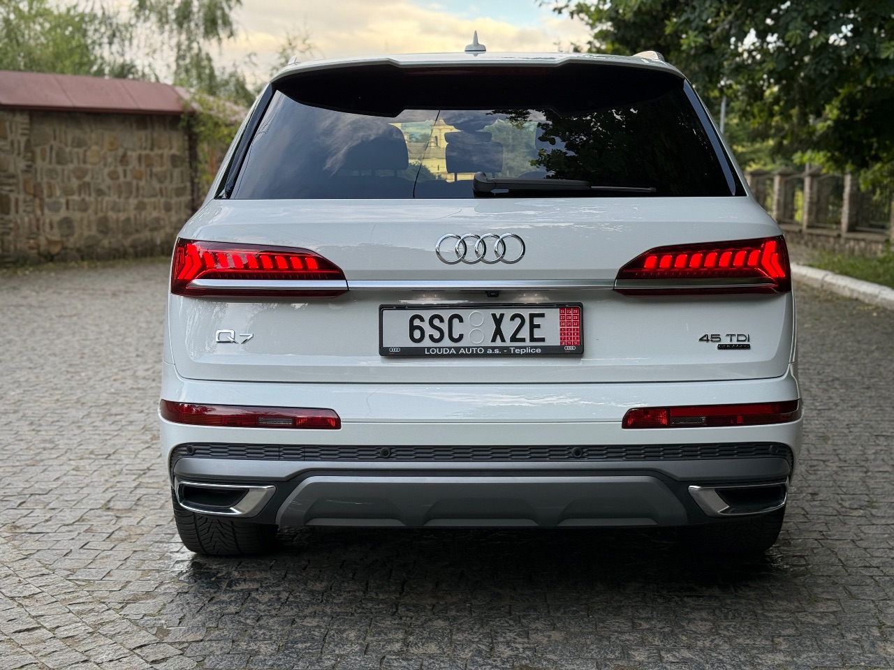 Audi Q7 - фото 11
