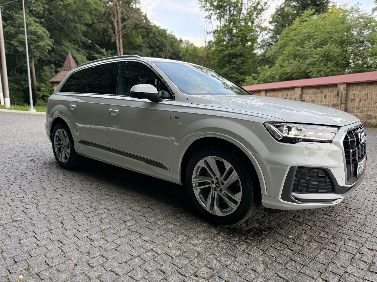 Audi Q7 - фото 9