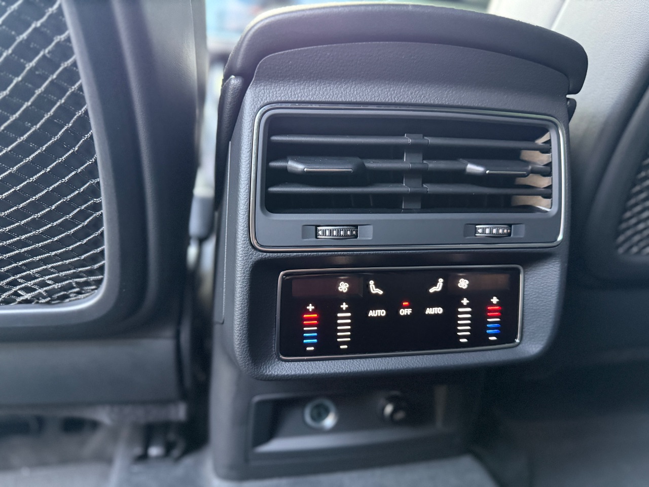 Audi Q7 - фото 30