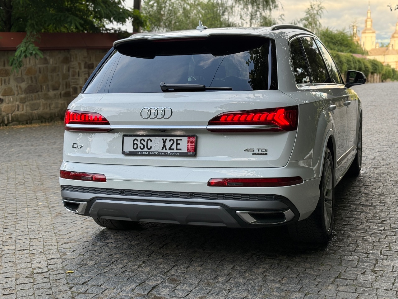 Audi Q7 - фото 10