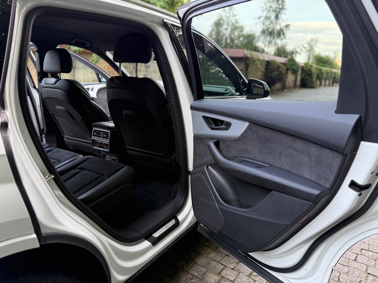 Audi Q7 - фото 32