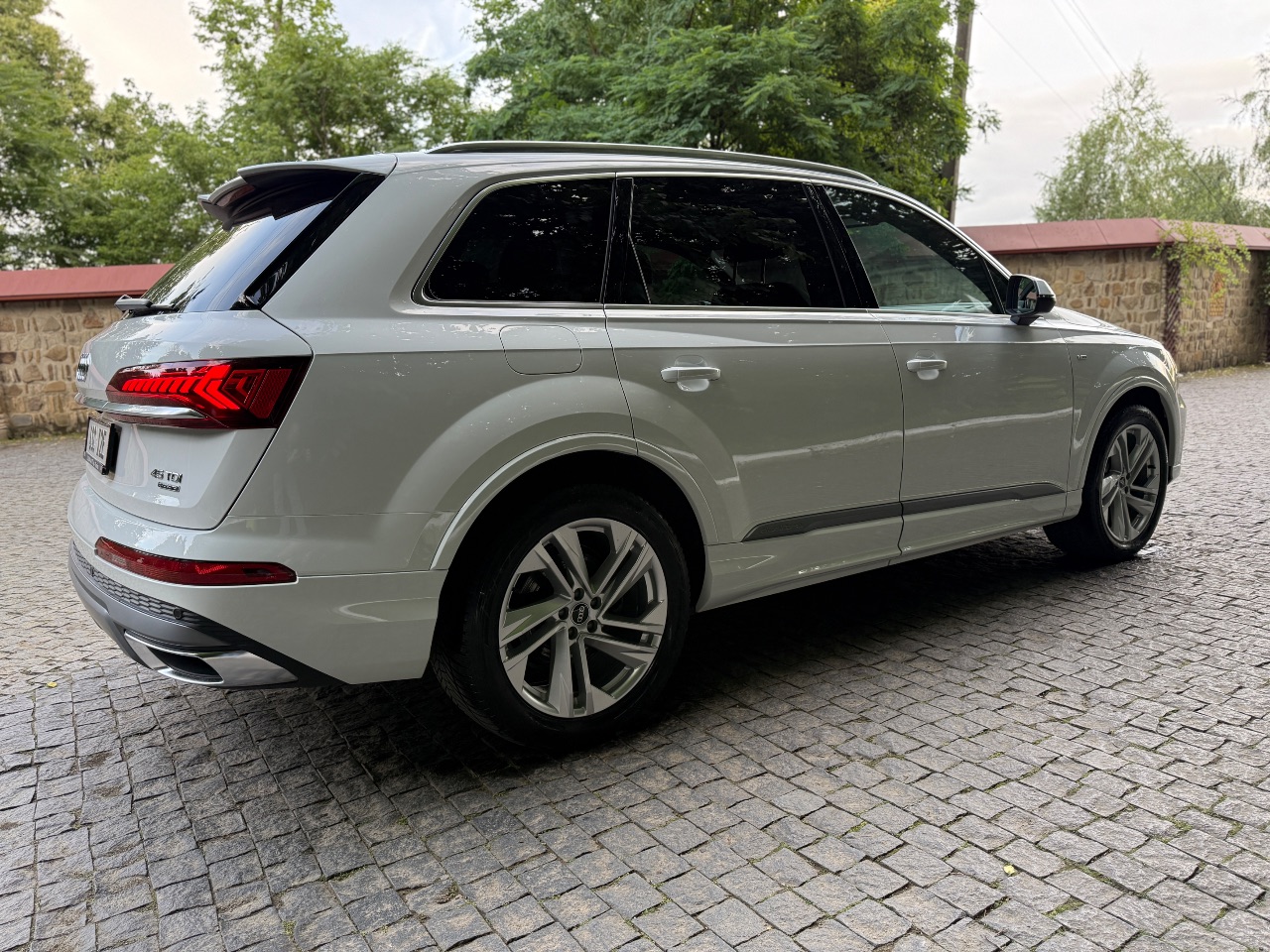 Audi Q7 - фото 6