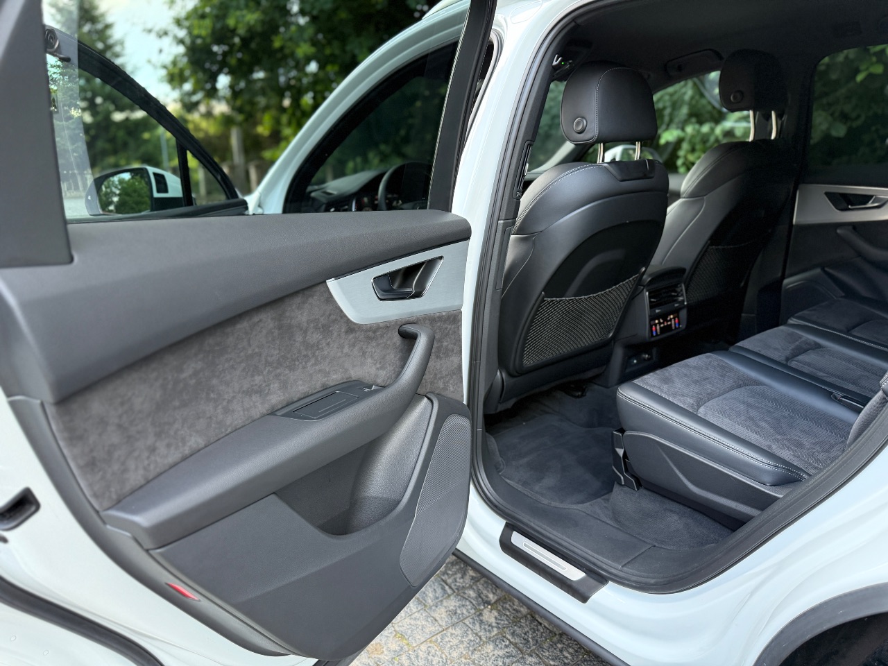 Audi Q7 - фото 28