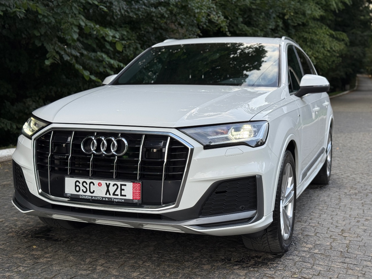 Audi Q7 - фото 1