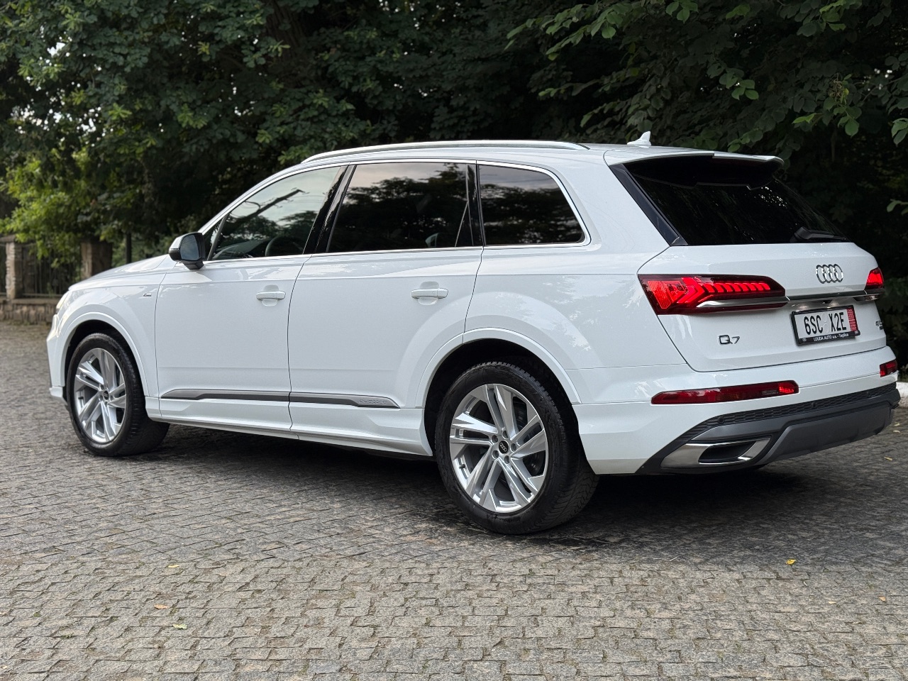 Audi Q7 - фото 13