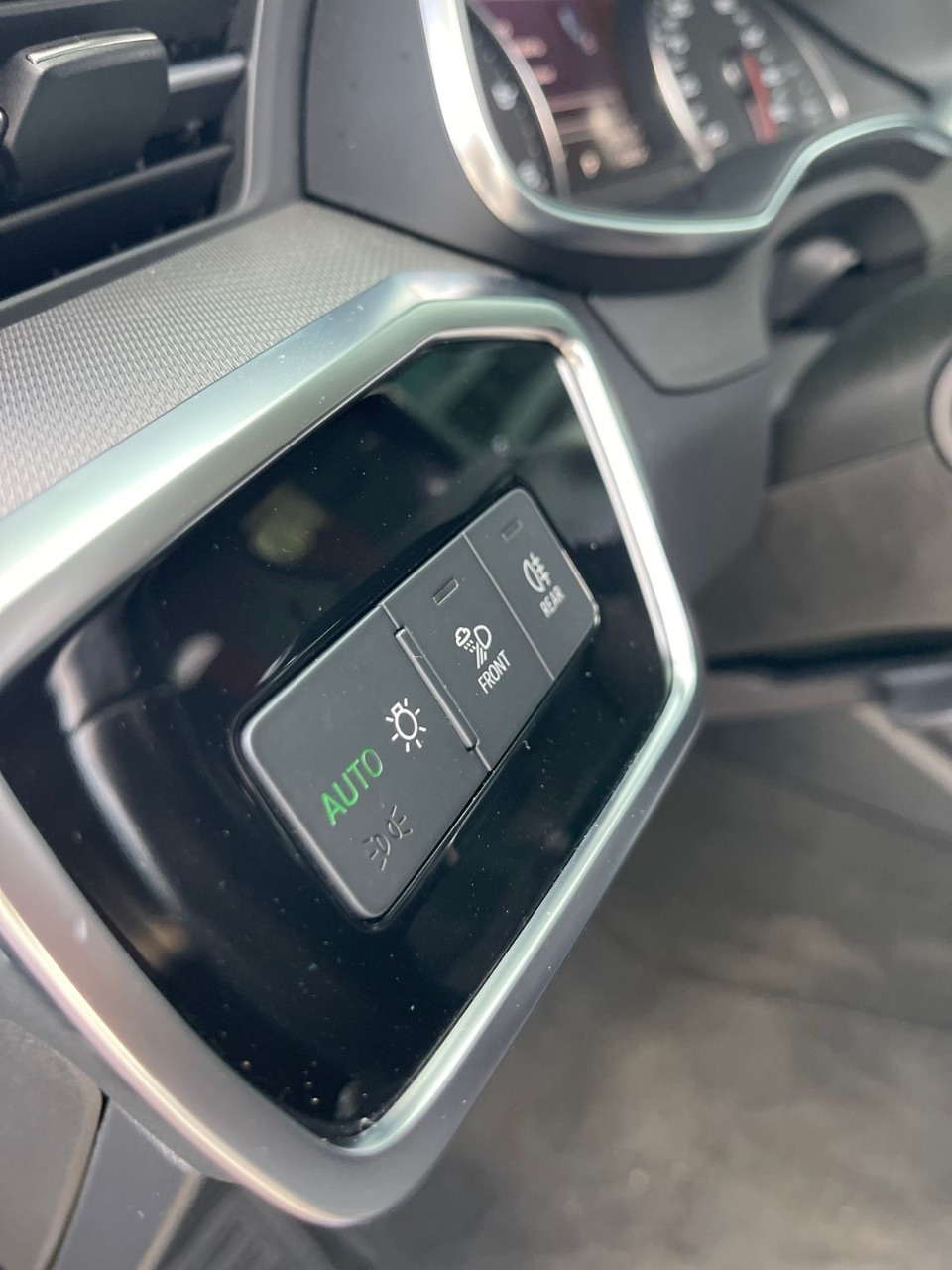 Audi A6 - фото 18