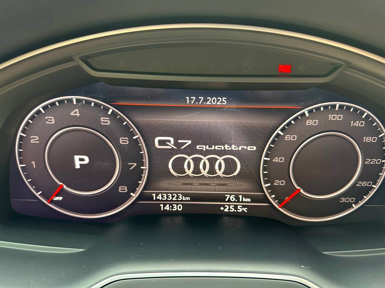 Audi Q7 - фото 18