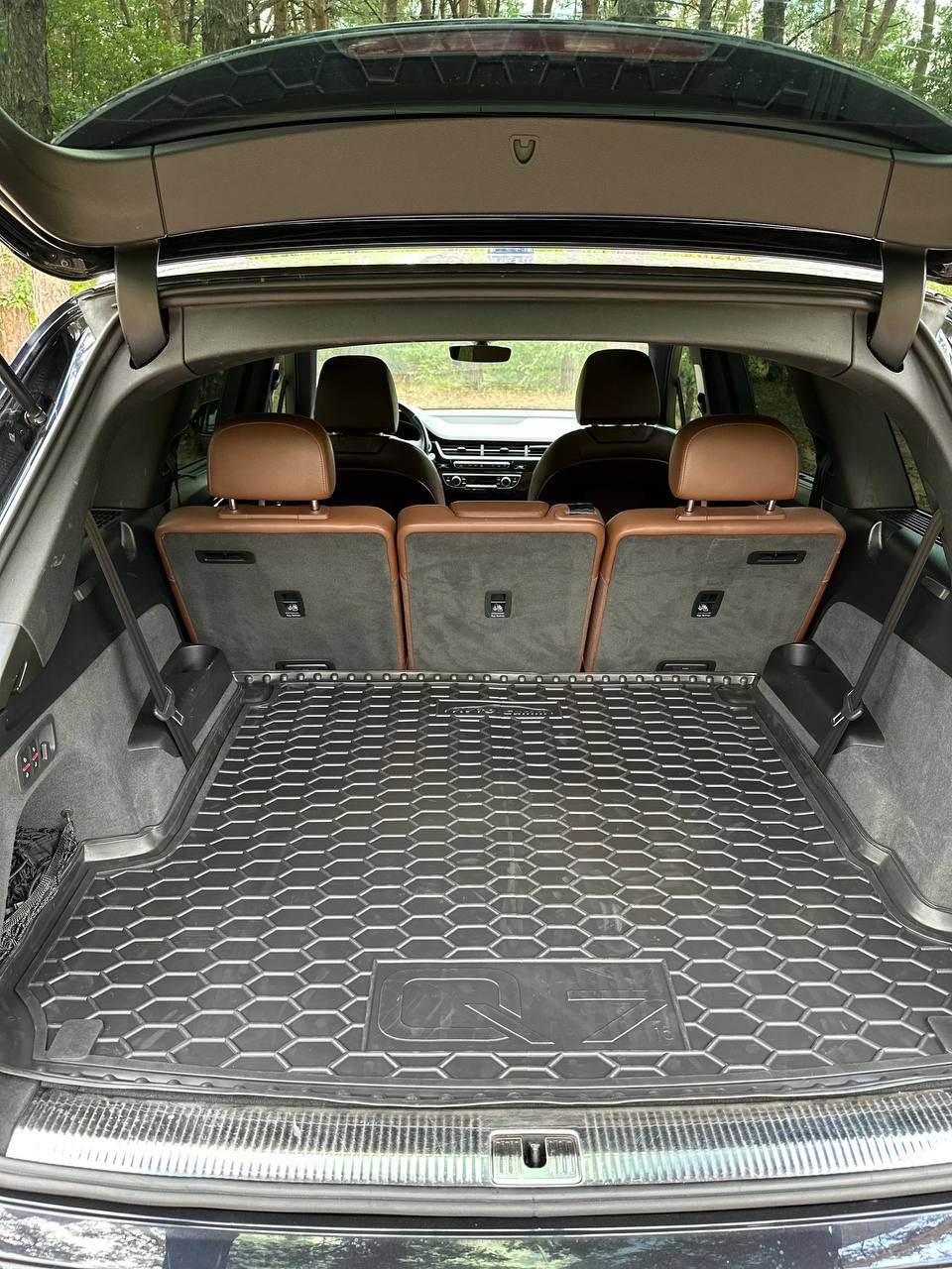 Audi Q7 - фото 12