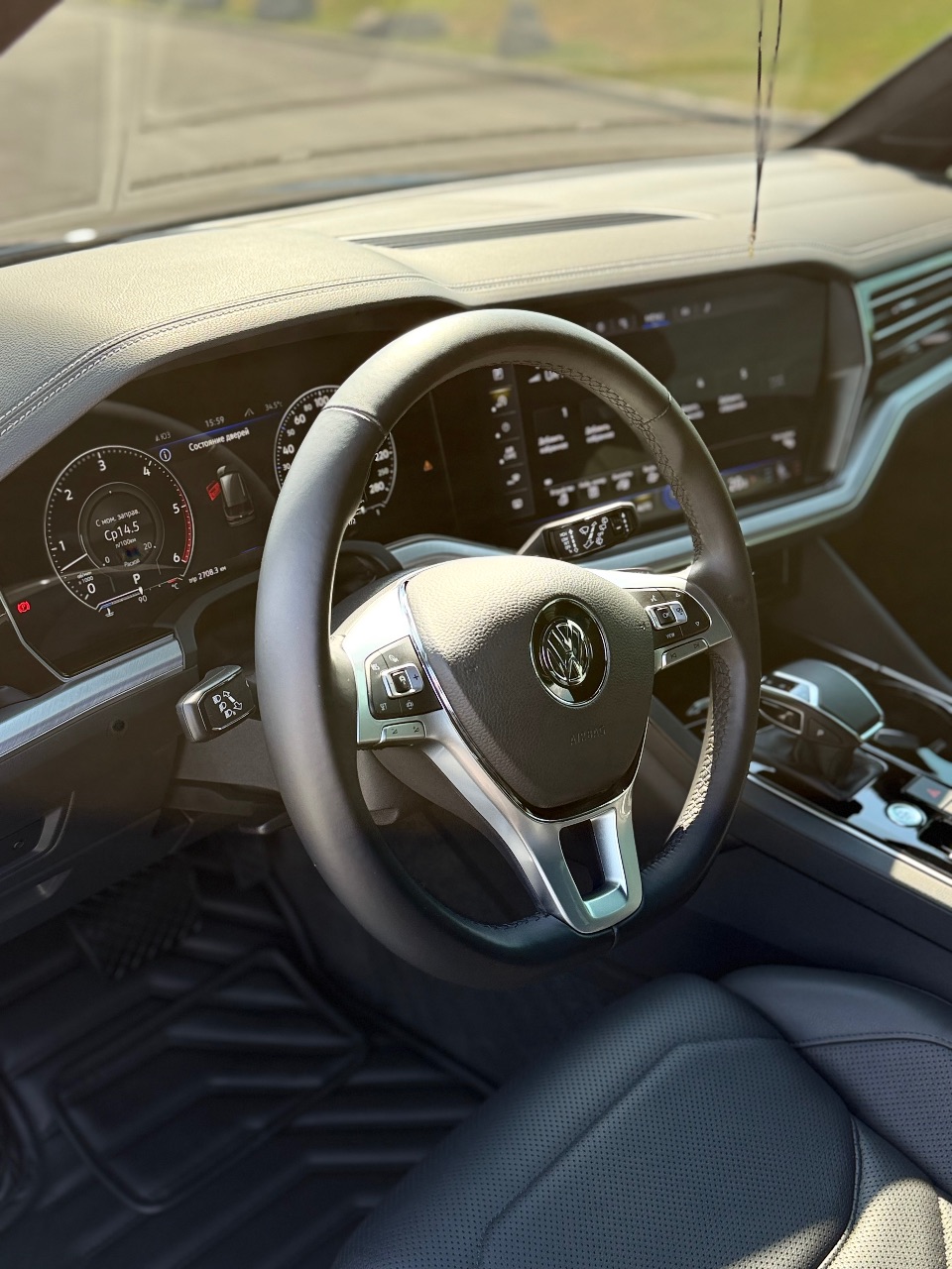 Volkswagen Touareg - фото 12
