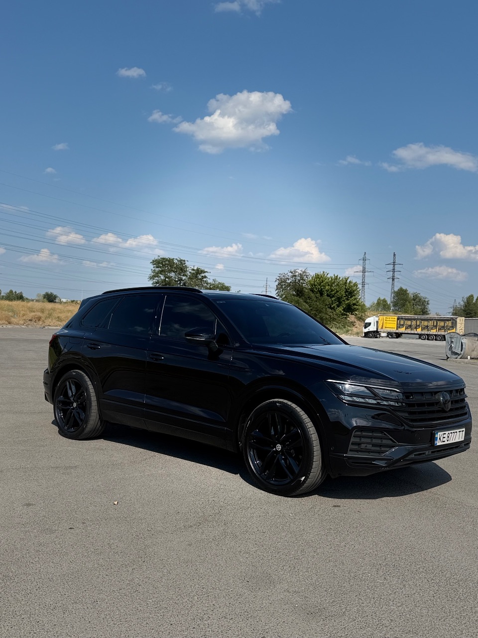 Volkswagen Touareg - фото 1