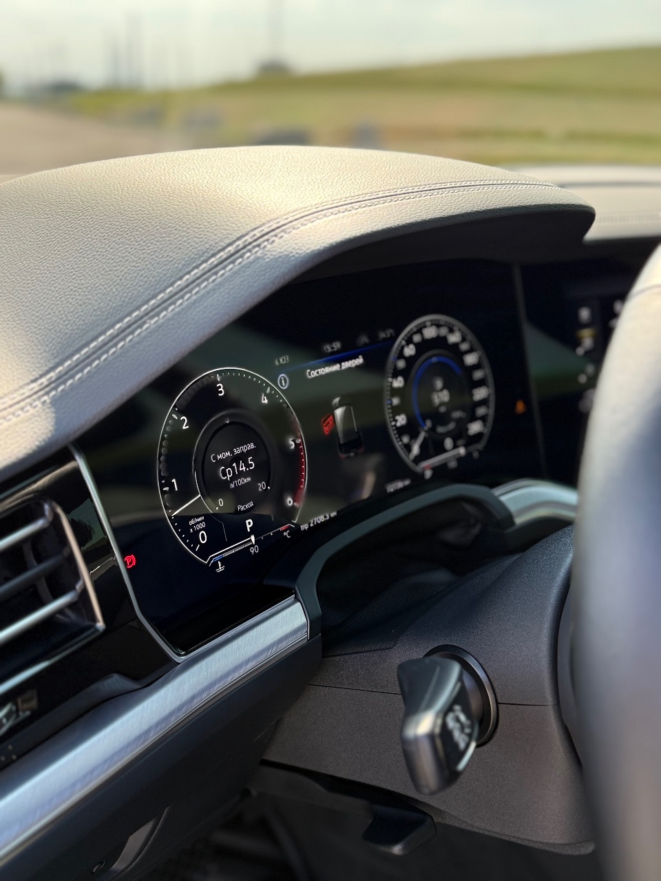 Volkswagen Touareg - фото 13