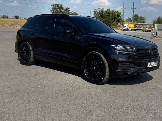 Volkswagen Touareg - фото 1