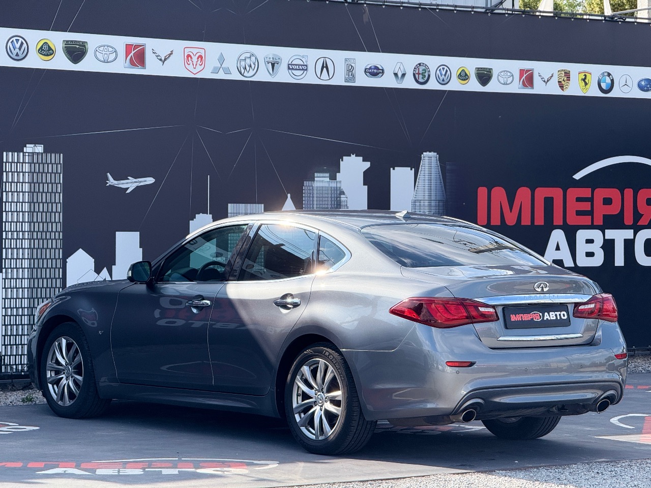 Infiniti Q70 - фото 1