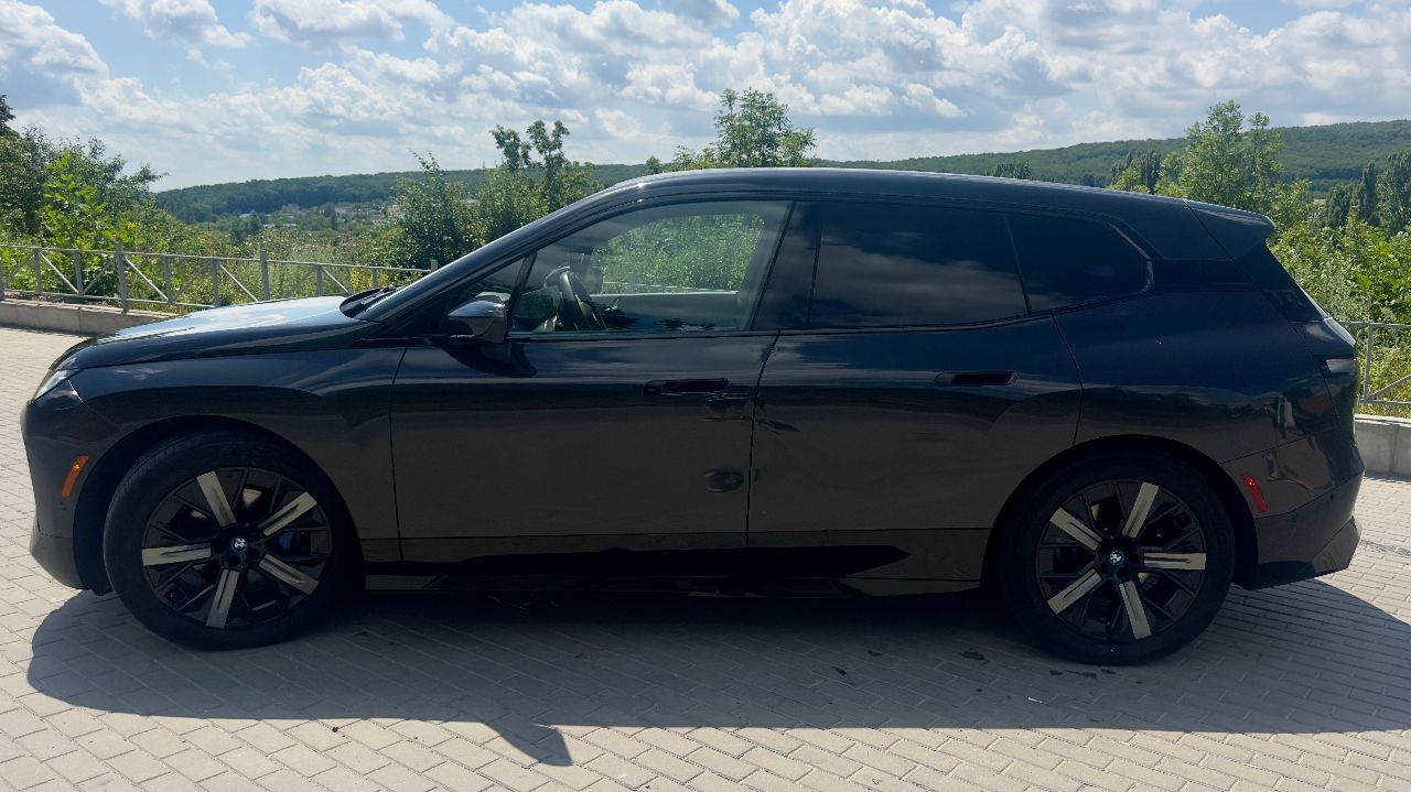 BMW iX - фото 17