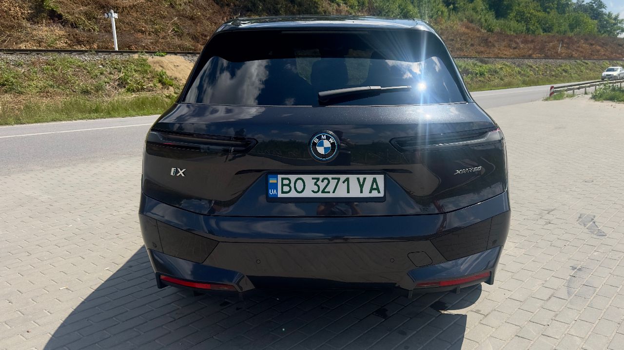 BMW iX - фото 20