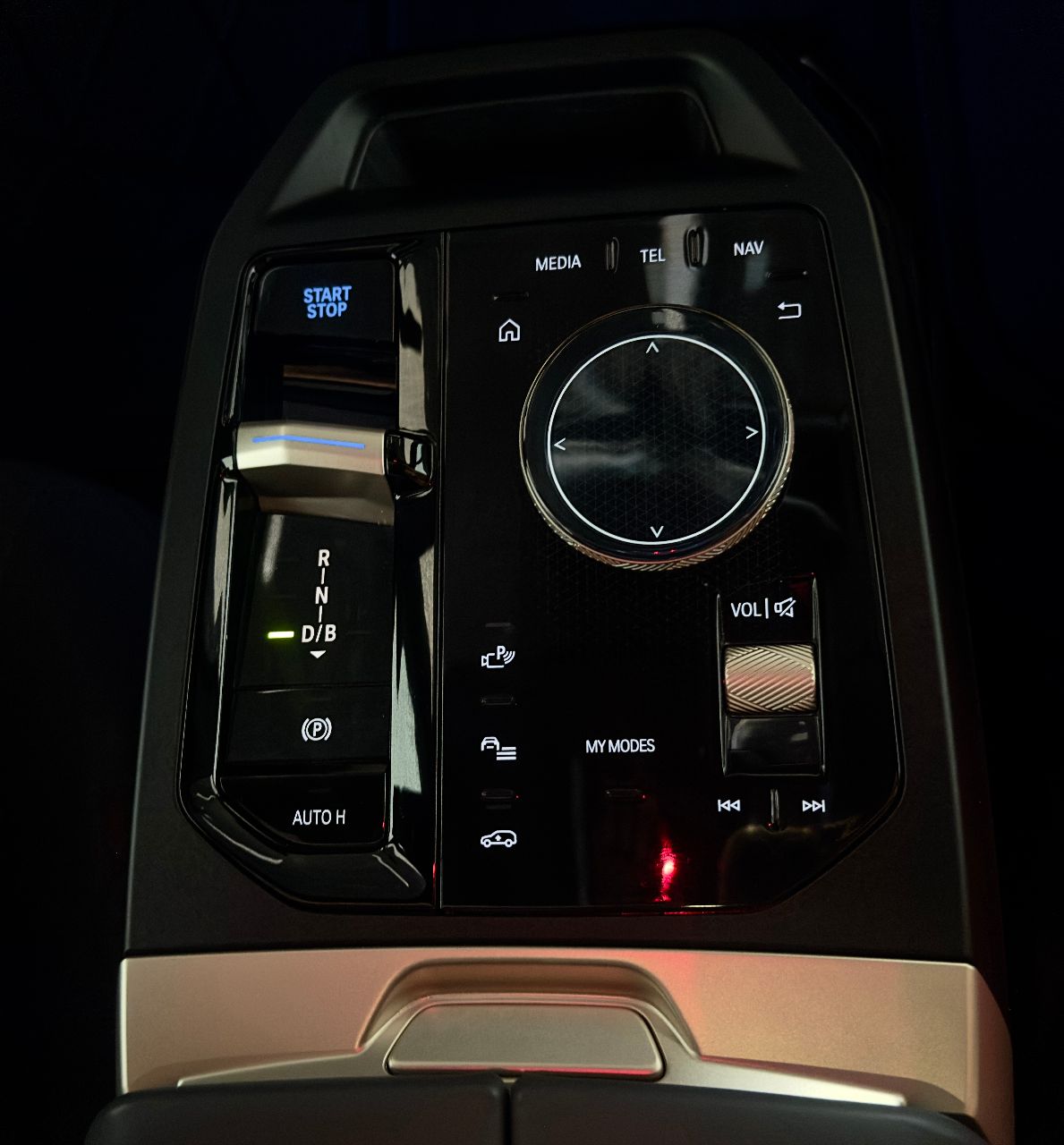 BMW iX - фото 36