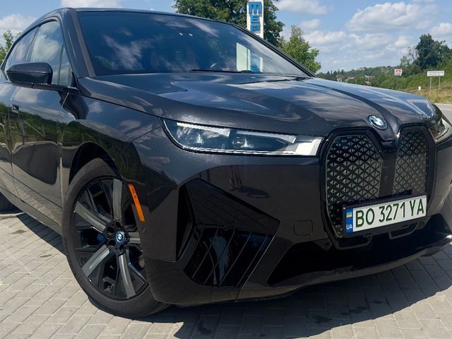 BMW iX - зображення 1