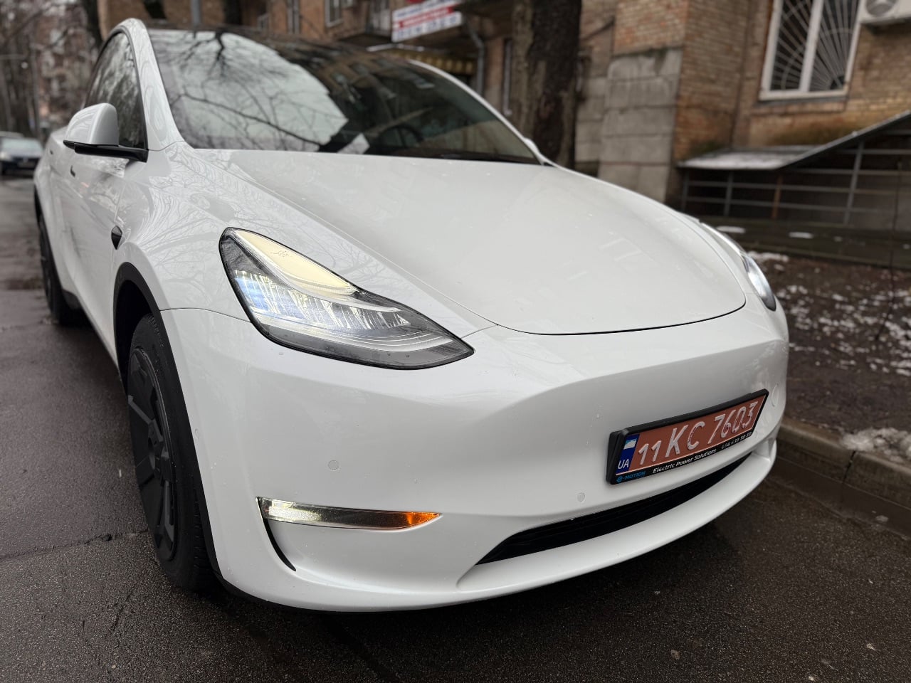 Tesla Model Y - фото 12