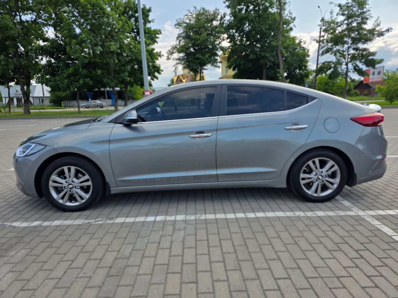 Hyundai Elantra - фото 8