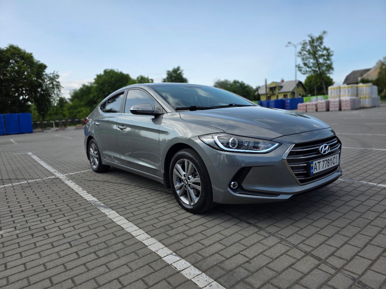 Hyundai Elantra - фото 3