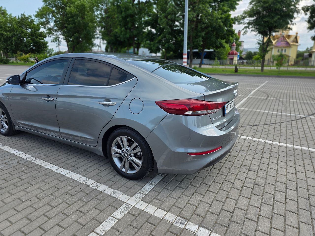 Hyundai Elantra - фото 7
