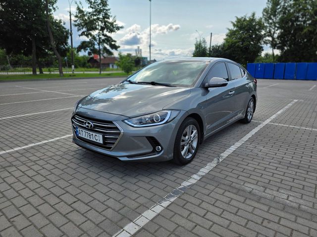 Hyundai Elantra - фото 1