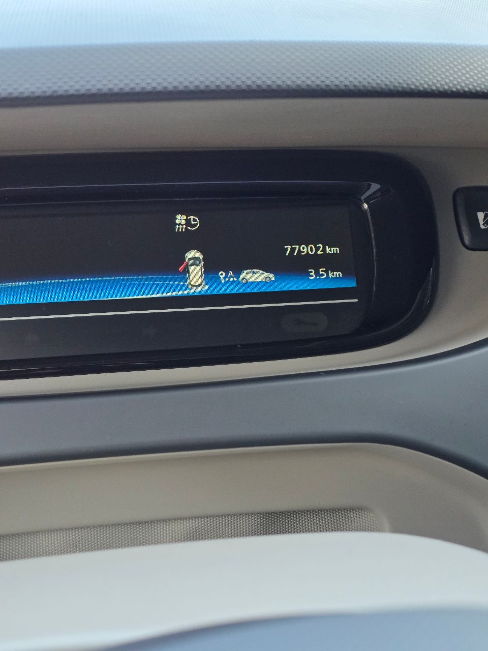 Renault ZOE - фото 8