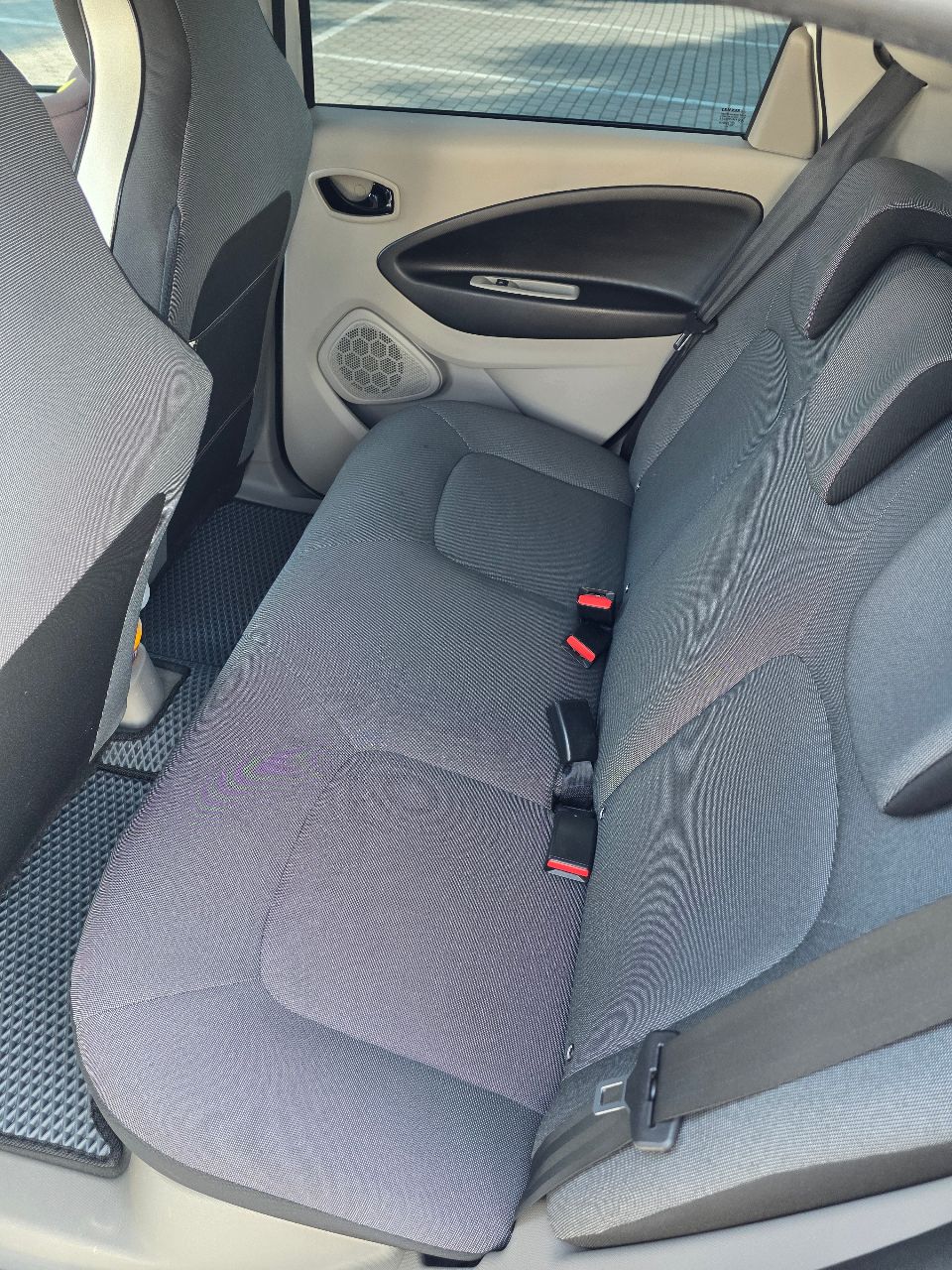 Renault ZOE - фото 10