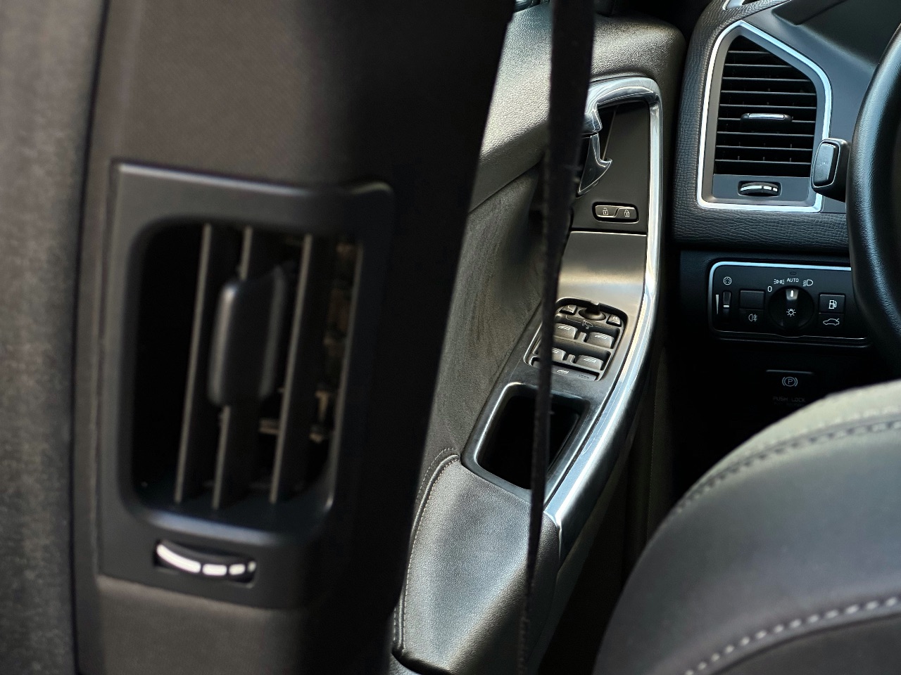 Volvo XC60 - фото 23