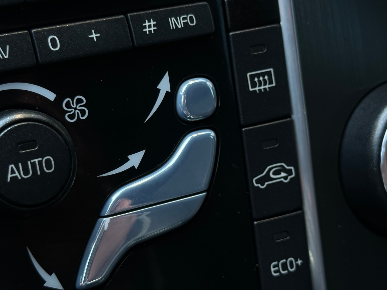 Volvo XC60 - фото 47