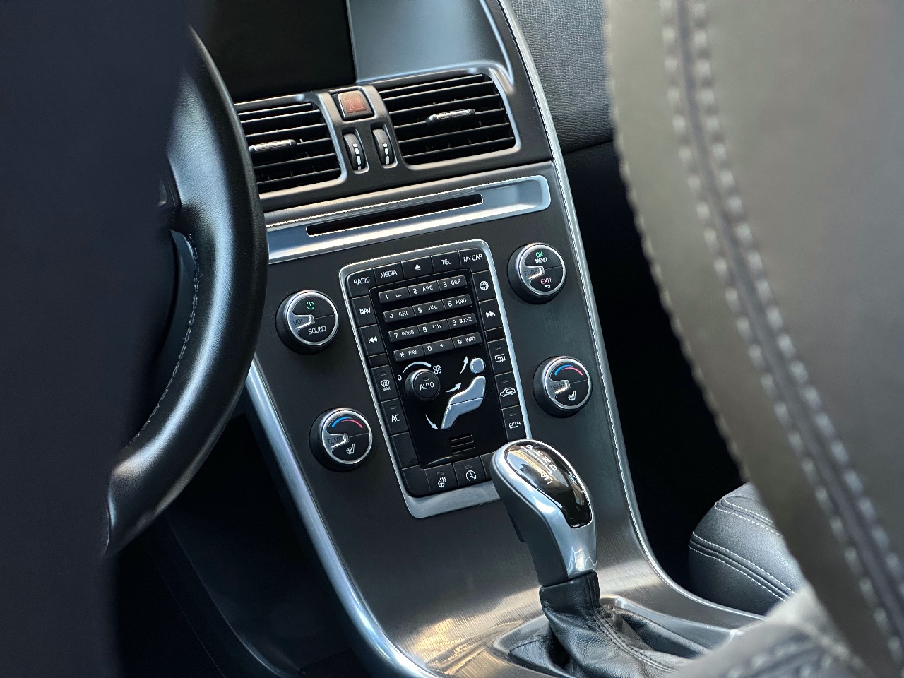 Volvo XC60 - фото 27