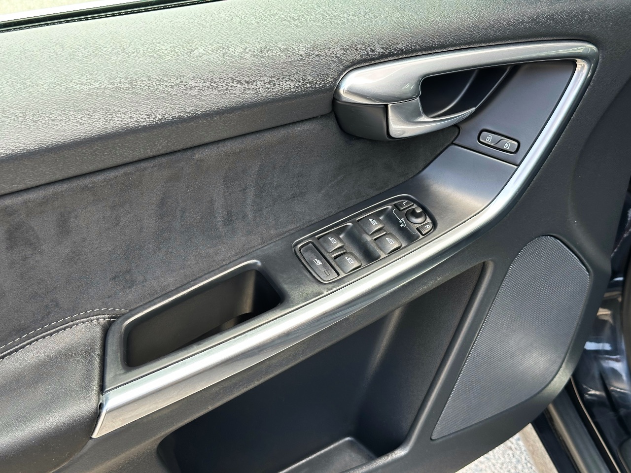 Volvo XC60 - фото 11