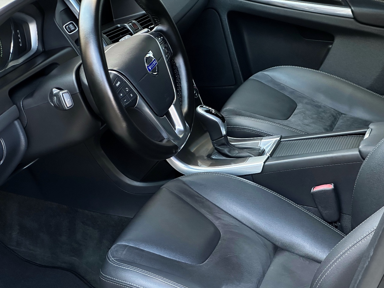 Volvo XC60 - фото 5