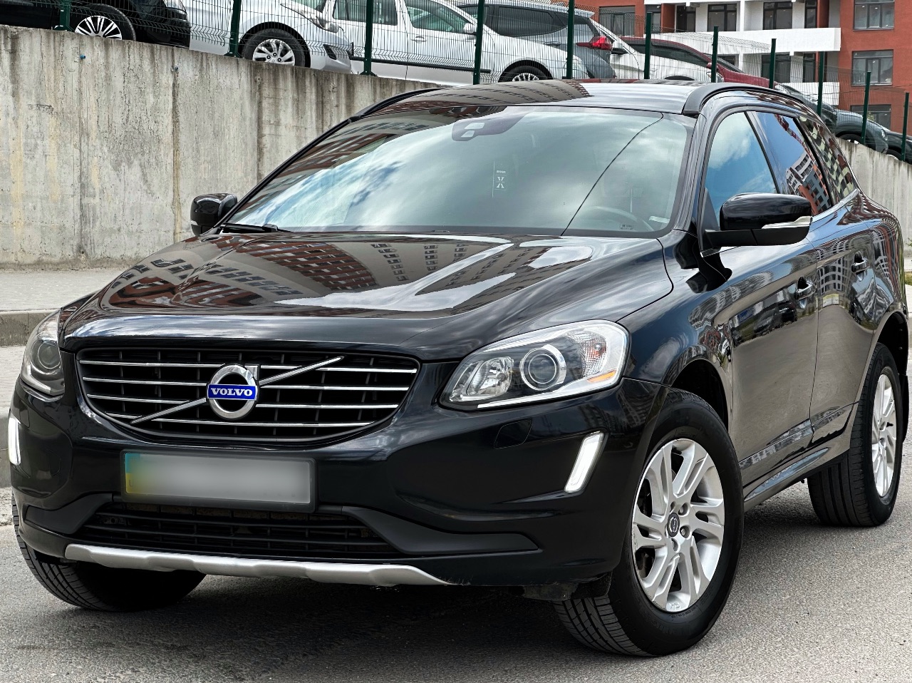 Volvo XC60 - фото 1