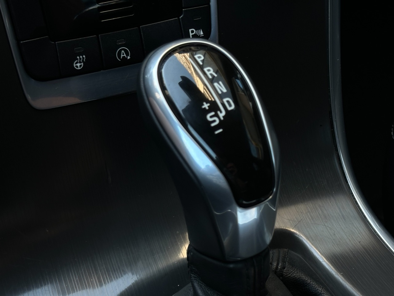 Volvo XC60 - фото 17