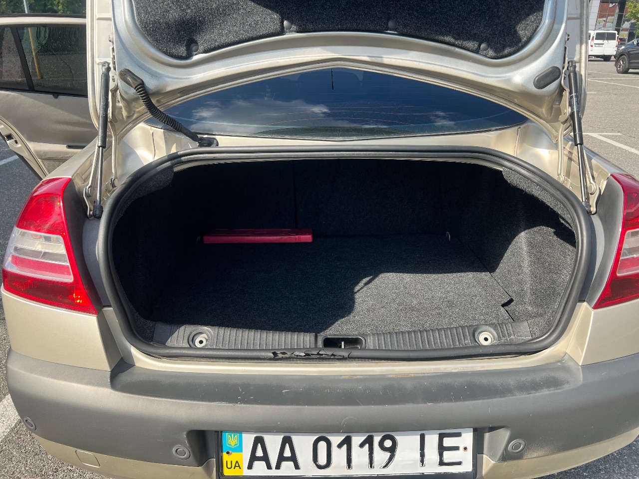 Renault Megane - фото 18