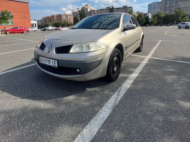 Renault Megane - фото 1