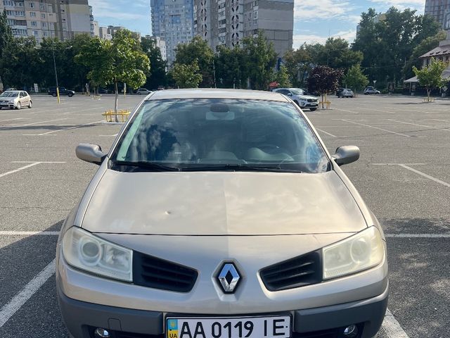 Renault Megane - фото 2