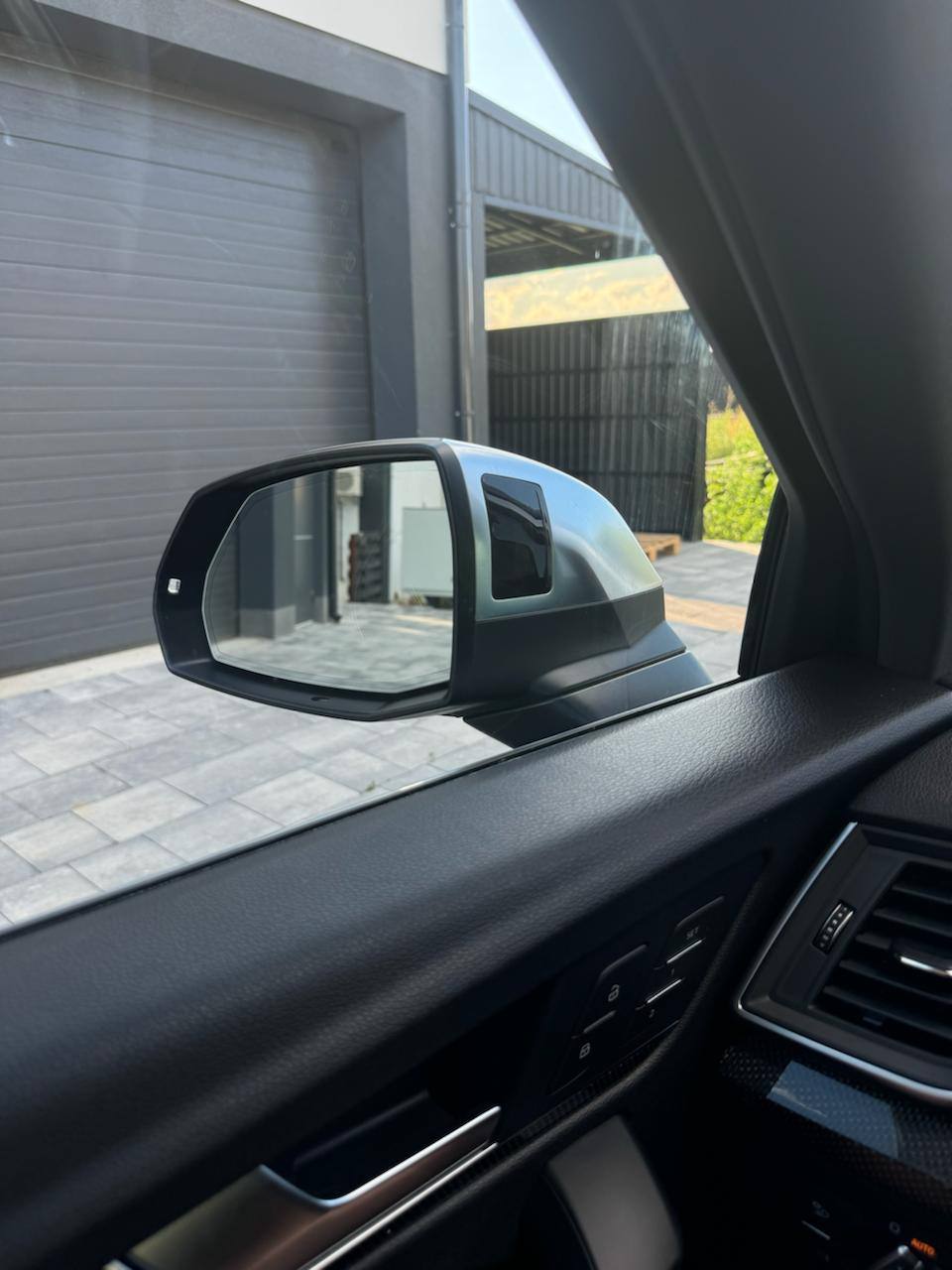 Audi SQ5 - фото 18