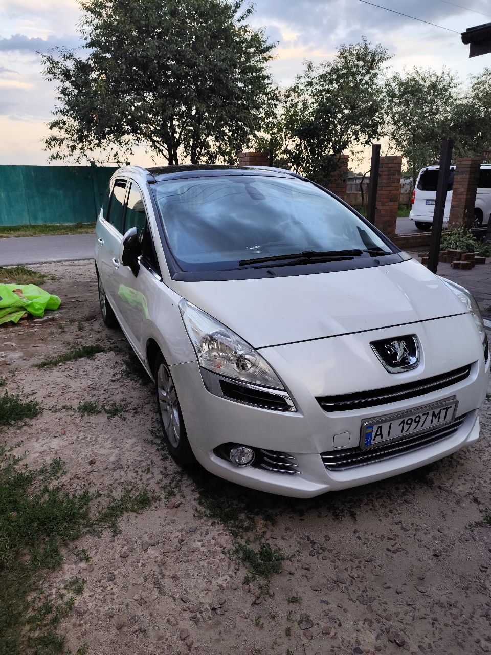 Peugeot 5008 - фото 1