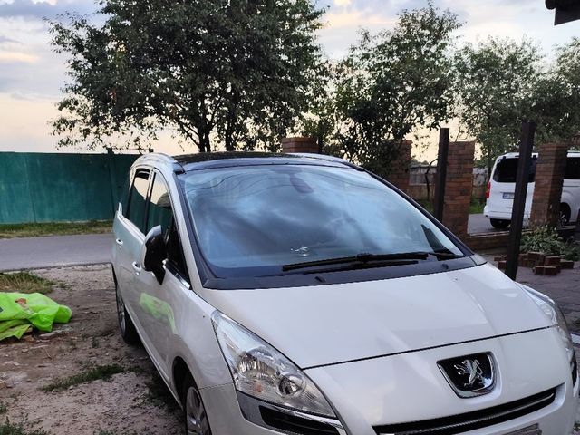 Peugeot 5008 - фото 1