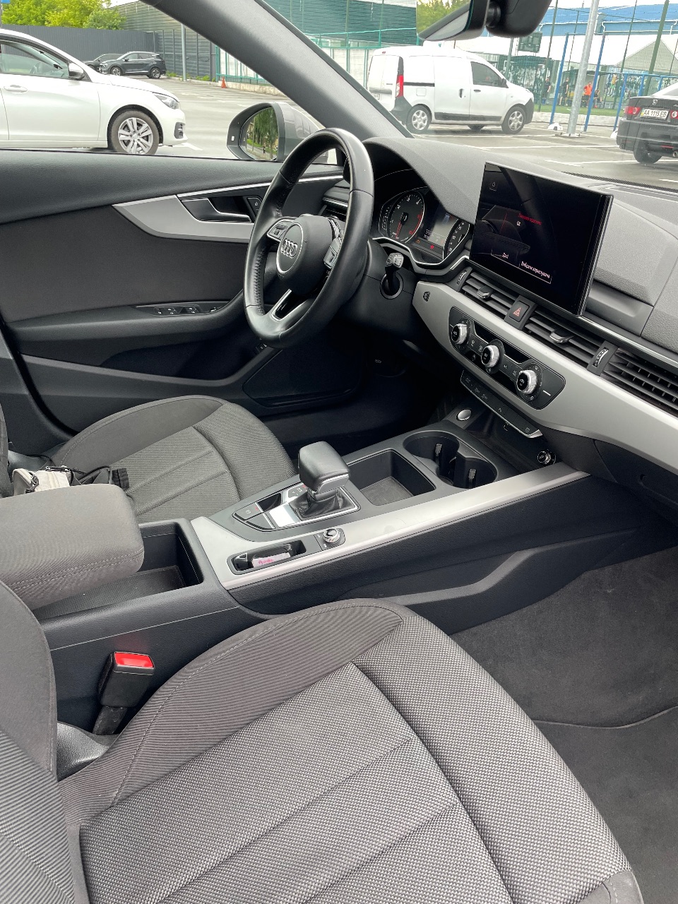 Audi A4 - фото 12