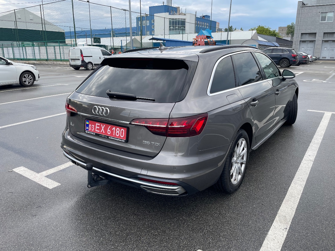 Audi A4 - фото 7