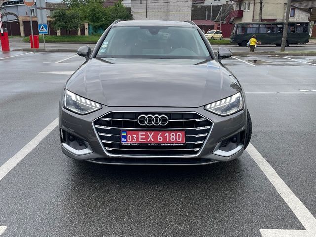 Audi A4 - фото 2