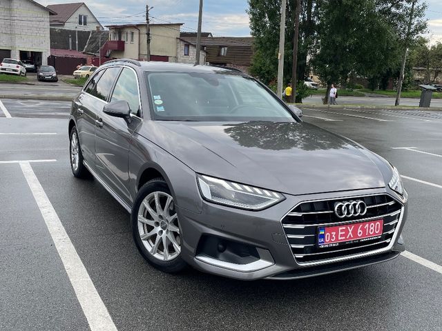 Audi A4 - фото 1